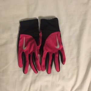 Nike athletic gloves